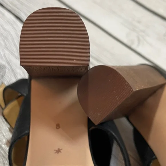 Splendid Leather Heels Size 8 NWOT
Strappy Buckle Sandal - Picture 6 of 9